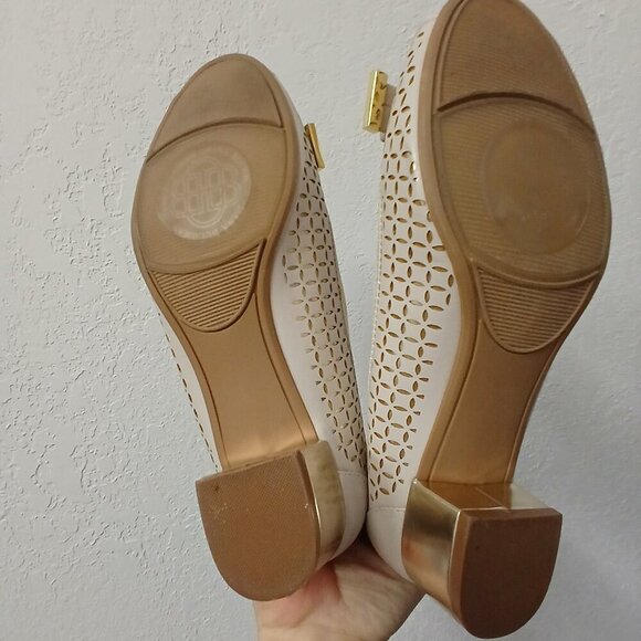 UEC Dana Buchman Peep toe with gold buckle sz 7.5 - Picture 7 of 11